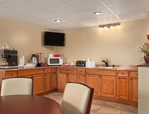 Hilltop Inn Pittsburgh Crafton Εξωτερικό φωτογραφία